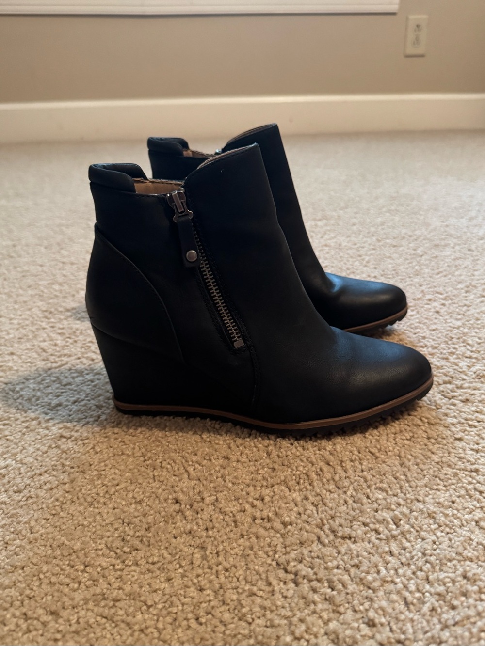 Soul Naturalizer Black Leather Wedge Ankle Boots with Side Zip